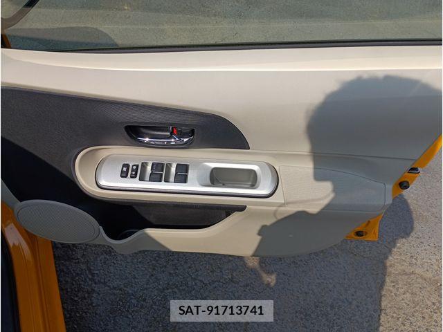 Toyota AQUA 2013-03 8334832-16