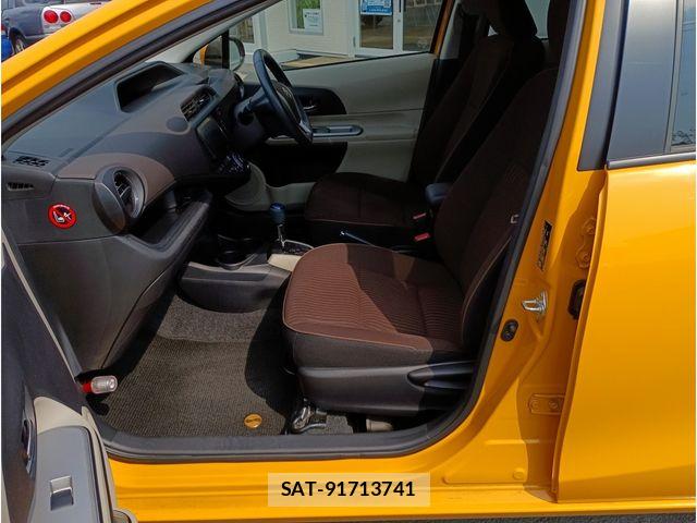 Toyota AQUA 2013-03 8334832-17