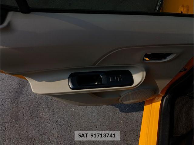 Toyota AQUA 2013-03 8334832-22