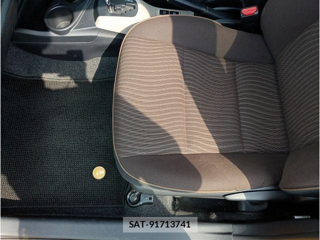 Toyota AQUA 2013-03 8334832-23