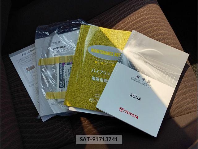 Toyota AQUA 2013-03 8334832-6