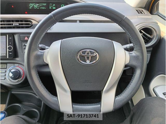 Toyota AQUA 2013-03 8334832-7