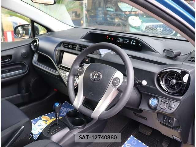 Toyota AQUA 2017-03 8334807-7