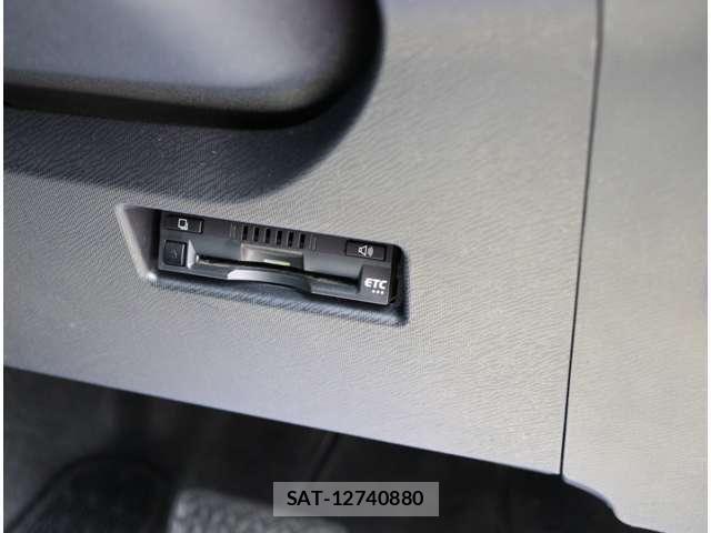 Toyota AQUA 2017-03 8334807-17