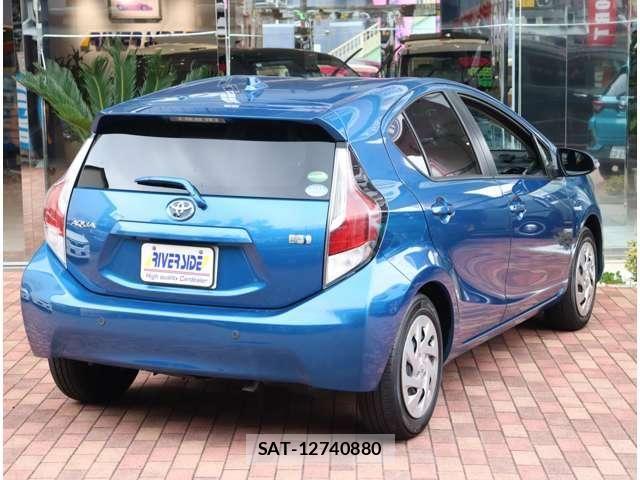 Toyota AQUA 2017-03 8334807-2