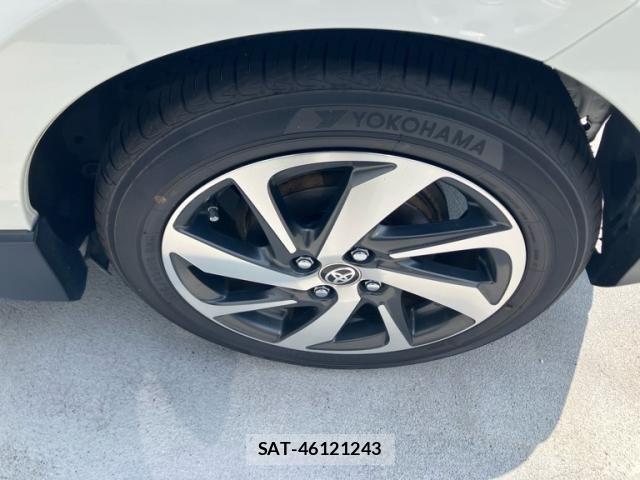 Toyota AQUA 2016-02 8334834-2