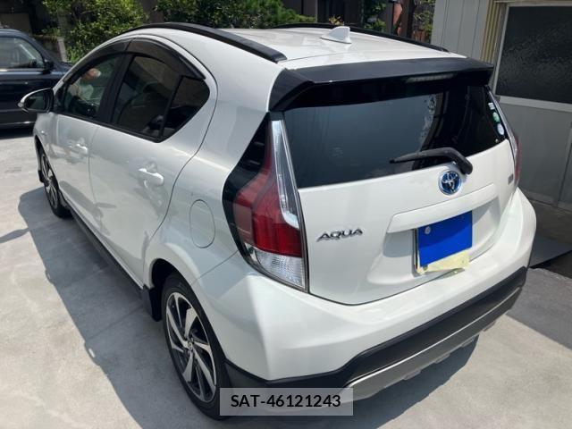Toyota AQUA 2016-02 8334834-4