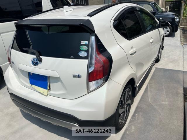 Toyota AQUA 2016-02 8334834-5