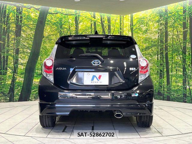Toyota AQUA 2013-09 8334817-14