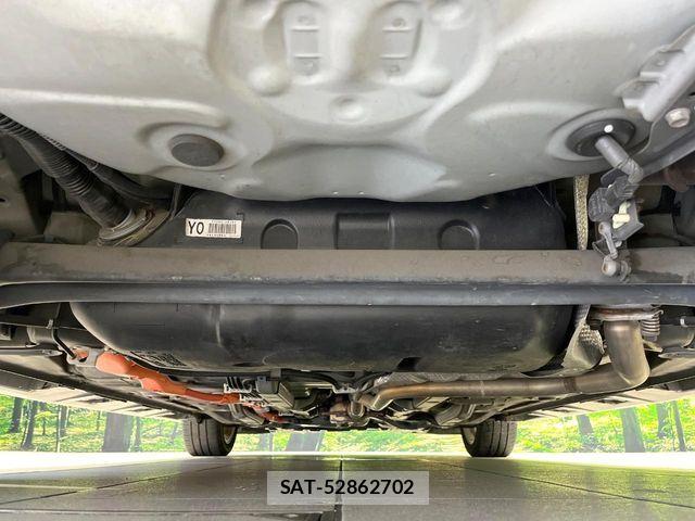Toyota AQUA 2013-09 8334817-18