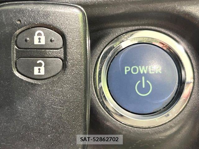 Toyota AQUA 2013-09 8334817-6