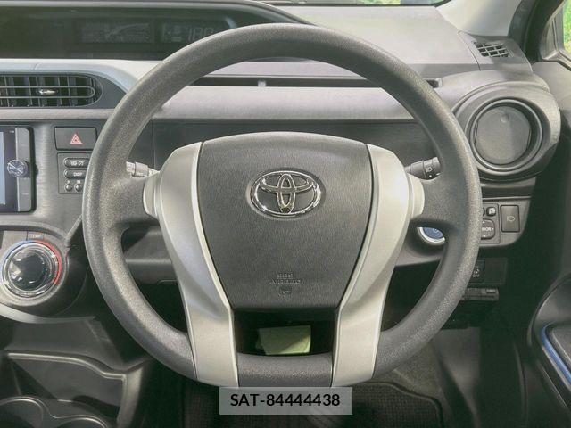 Toyota AQUA 2013-10 8334818-10