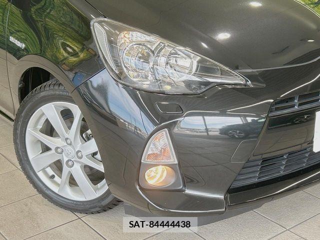Toyota AQUA 2013-10 8334818-11