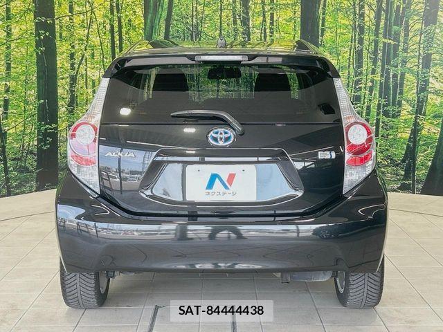 Toyota AQUA 2013-10 8334818-14