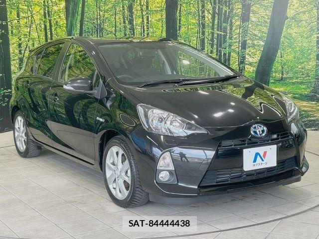 Toyota AQUA 2013-10 8334818-15