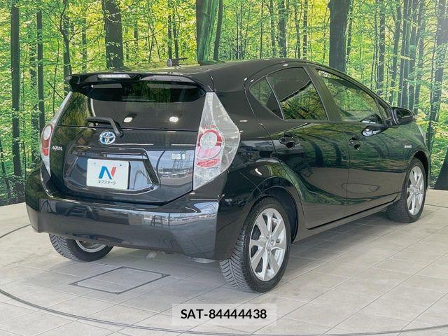 Toyota AQUA 2013-10 8334818-16
