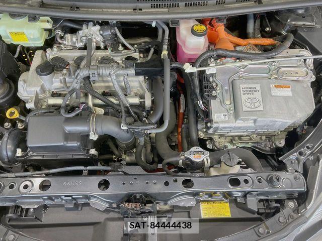 Toyota AQUA 2013-10 8334818-17