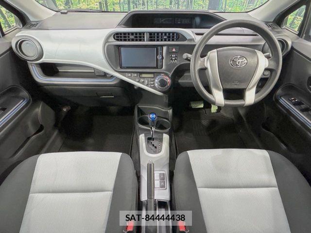 Toyota AQUA 2013-10 8334818-1