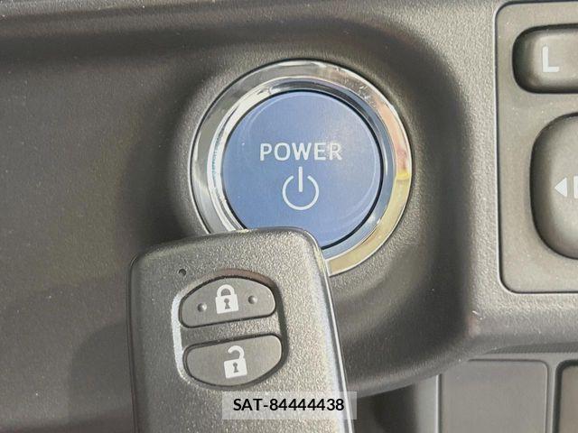 Toyota AQUA 2013-10 8334818-6