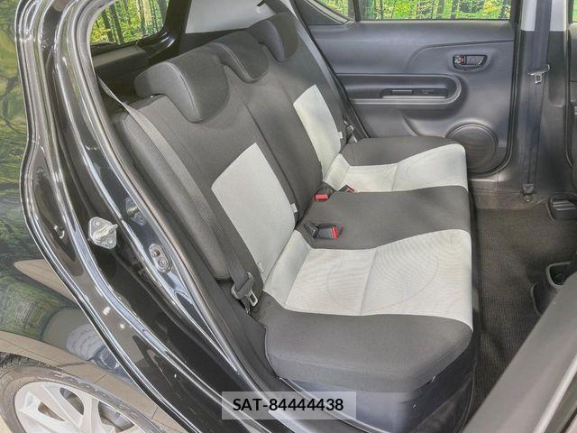 Toyota AQUA 2013-10 8334818-8