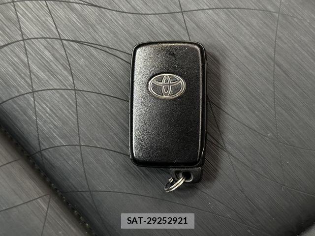 Toyota AQUA 2015-06 8334843-12