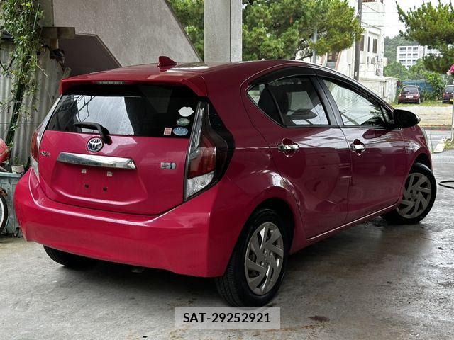 Toyota AQUA 2015-06 8334843-3