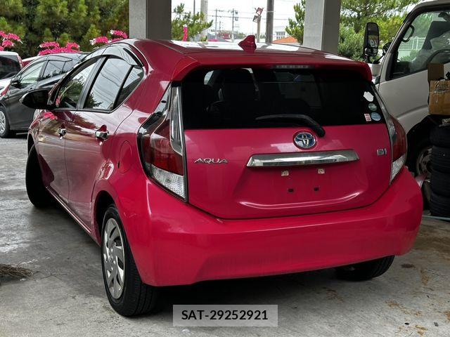 Toyota AQUA 2015-06 8334843-5