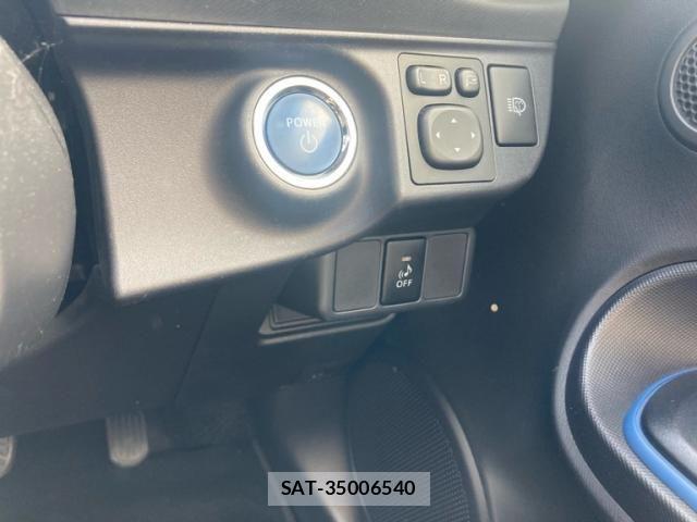 Toyota AQUA 2014-01 8334484-13