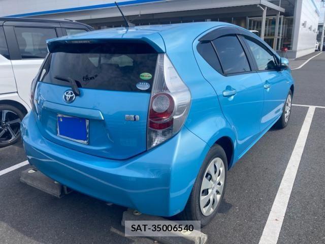 Toyota AQUA 2014-01 8334484-1