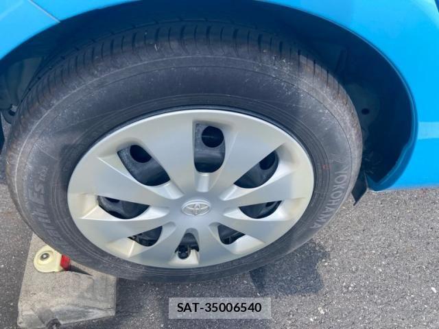 Toyota AQUA 2014-01 8334484-3