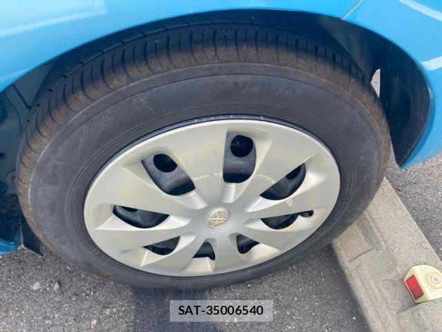Toyota AQUA 2014-01 8334484-4