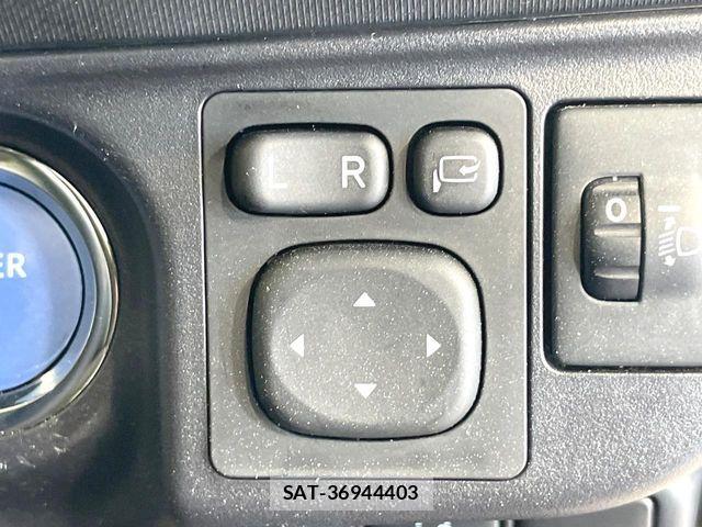 Toyota AQUA 2019-10 8334803-6