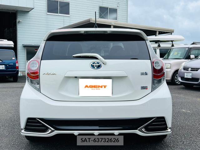 Toyota AQUA 2014-04 8334829-11