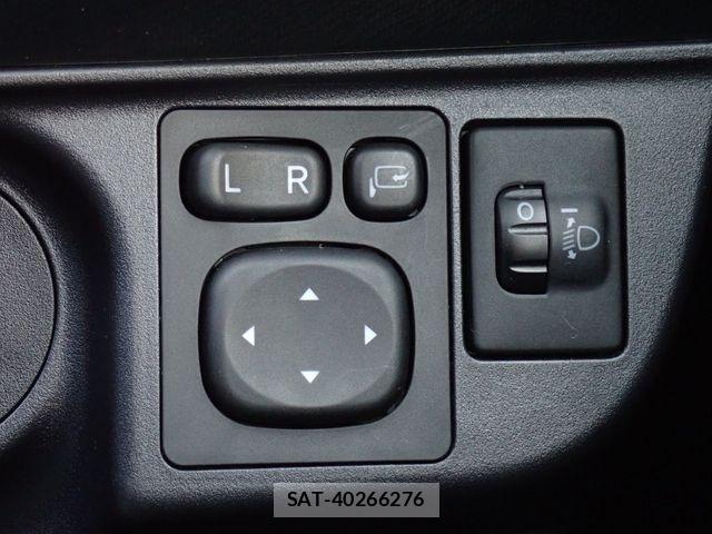 Toyota AQUA 2019-05 8334820-11