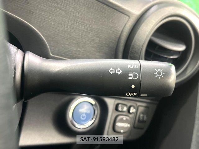 Toyota AQUA 2013-09 8334836-7