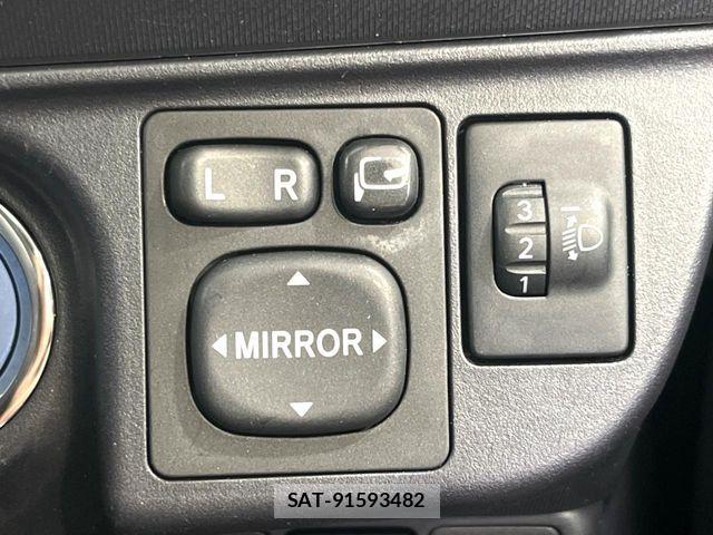 Toyota AQUA 2013-09 8334836-8