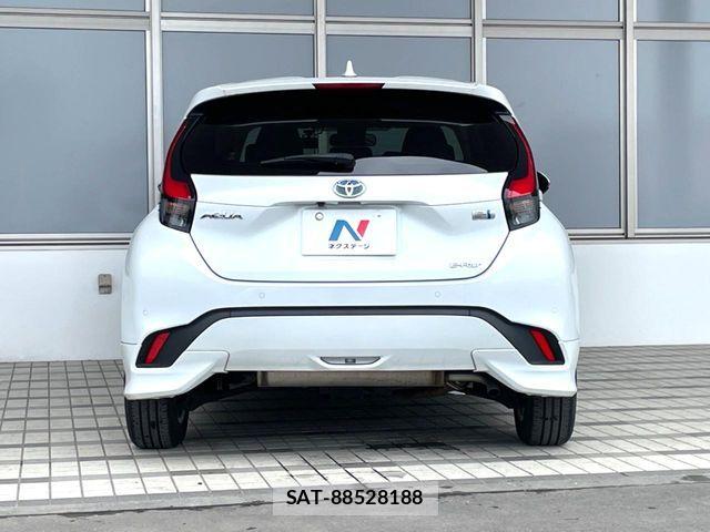 Toyota AQUA 2021-09 8334768-15