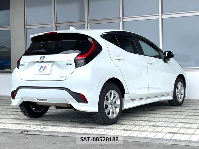 Toyota AQUA 2021-09 8334768-17