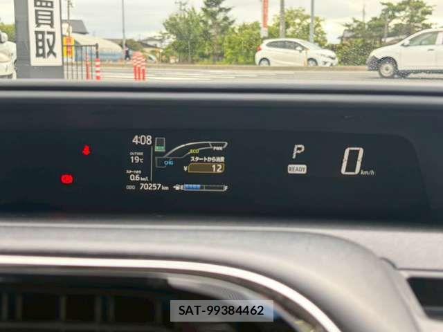Toyota AQUA 2018-07 8334796-11