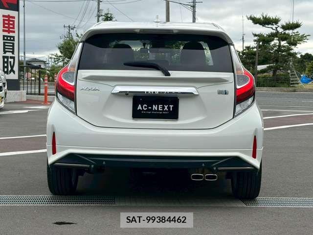 Toyota AQUA 2018-07 8334796-16