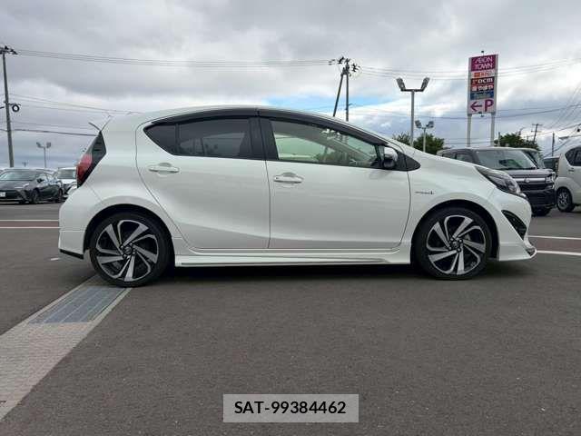 Toyota AQUA 2018-07 8334796-18