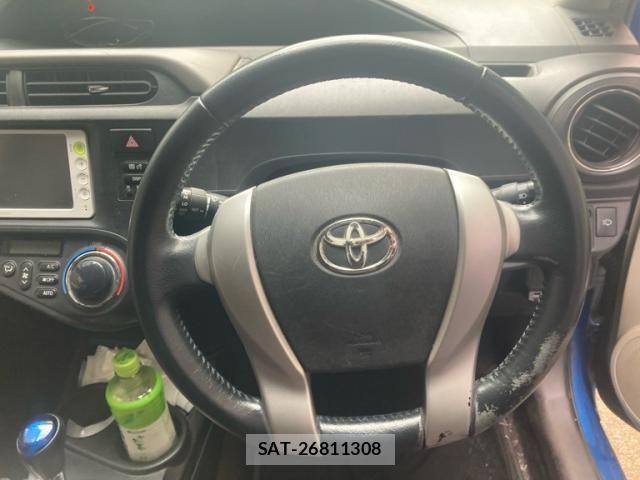 Toyota AQUA 2012-02 8334846-11