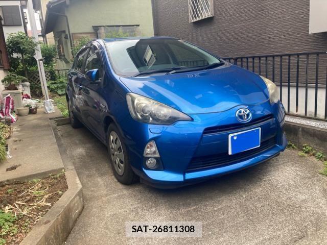 Toyota AQUA 2012-02 8334846-1