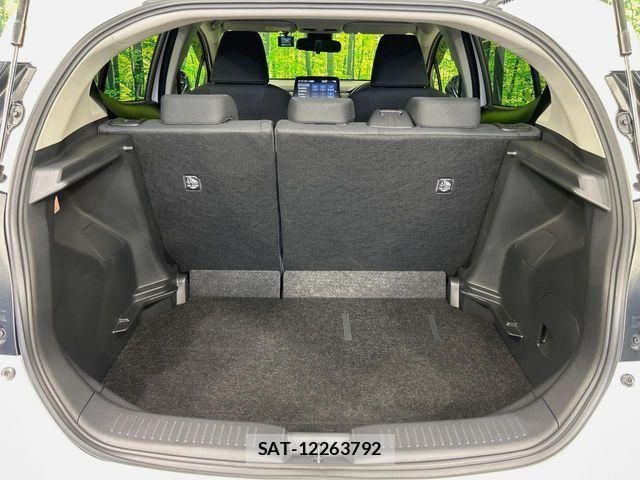 Toyota AQUA 2023-06 8334769-9