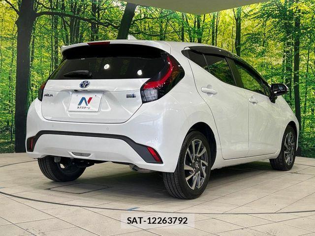 Toyota AQUA 2023-06 8334769-16