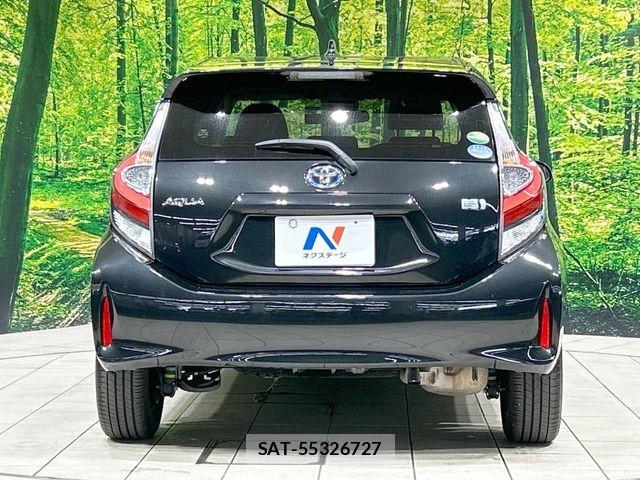 Toyota AQUA 2017-12 8334802-14