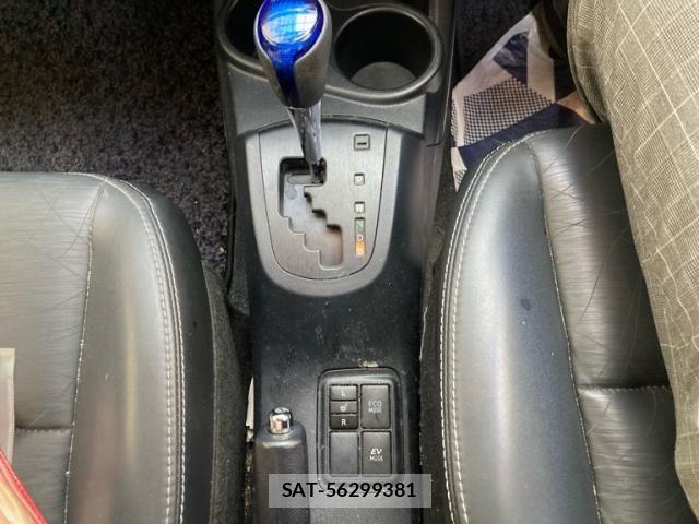 Toyota AQUA 2013-10 8334849-11