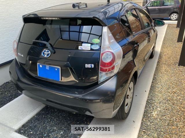 Toyota AQUA 2013-10 8334849-3