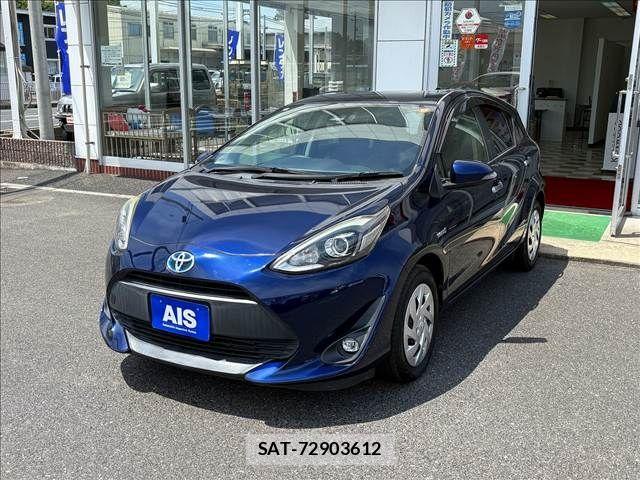 Toyota AQUA 2018-01 8334804-0