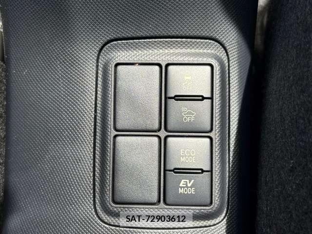 Toyota AQUA 2018-01 8334804-12